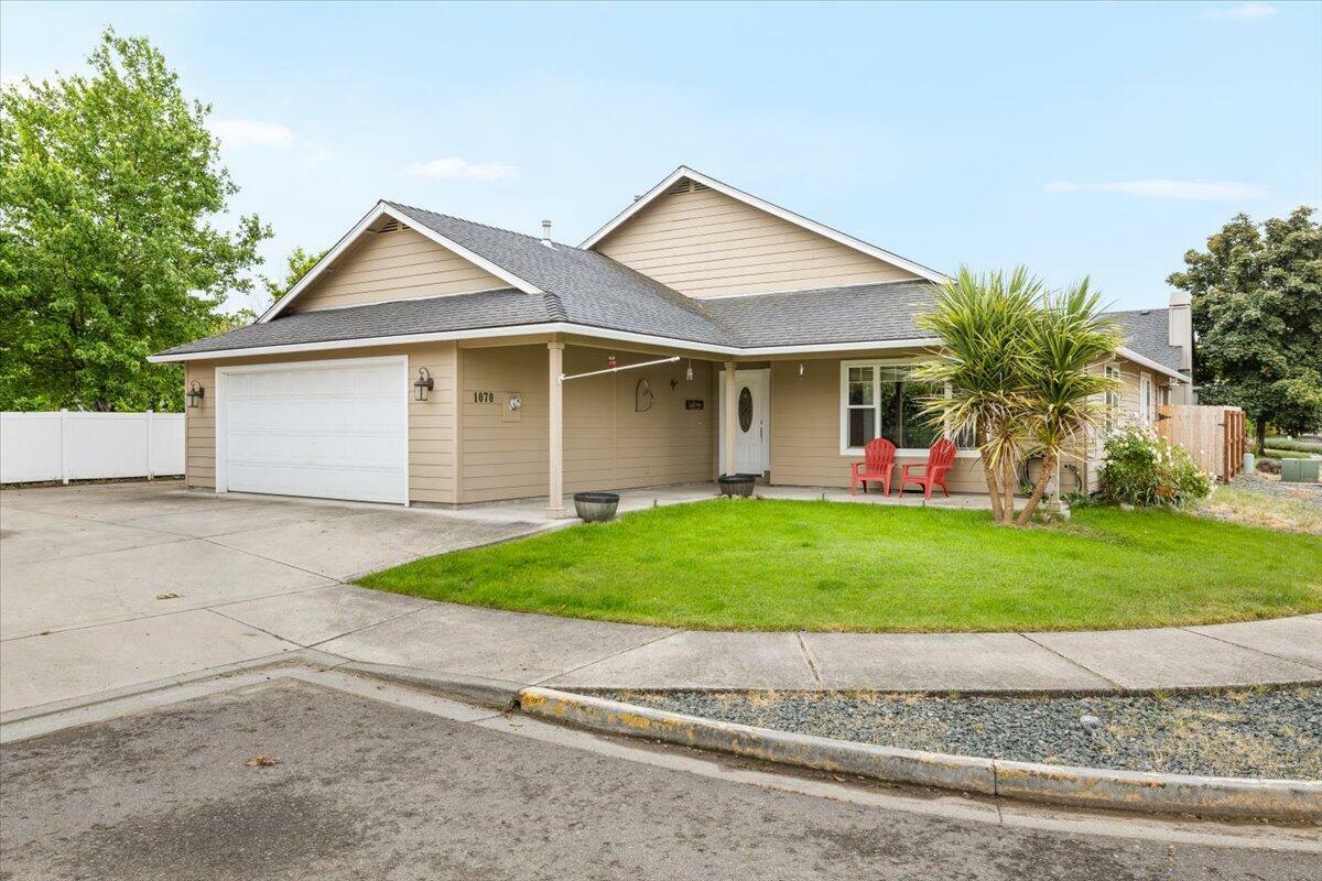 Property Photo: 1070 Shayla Lane OR 97502