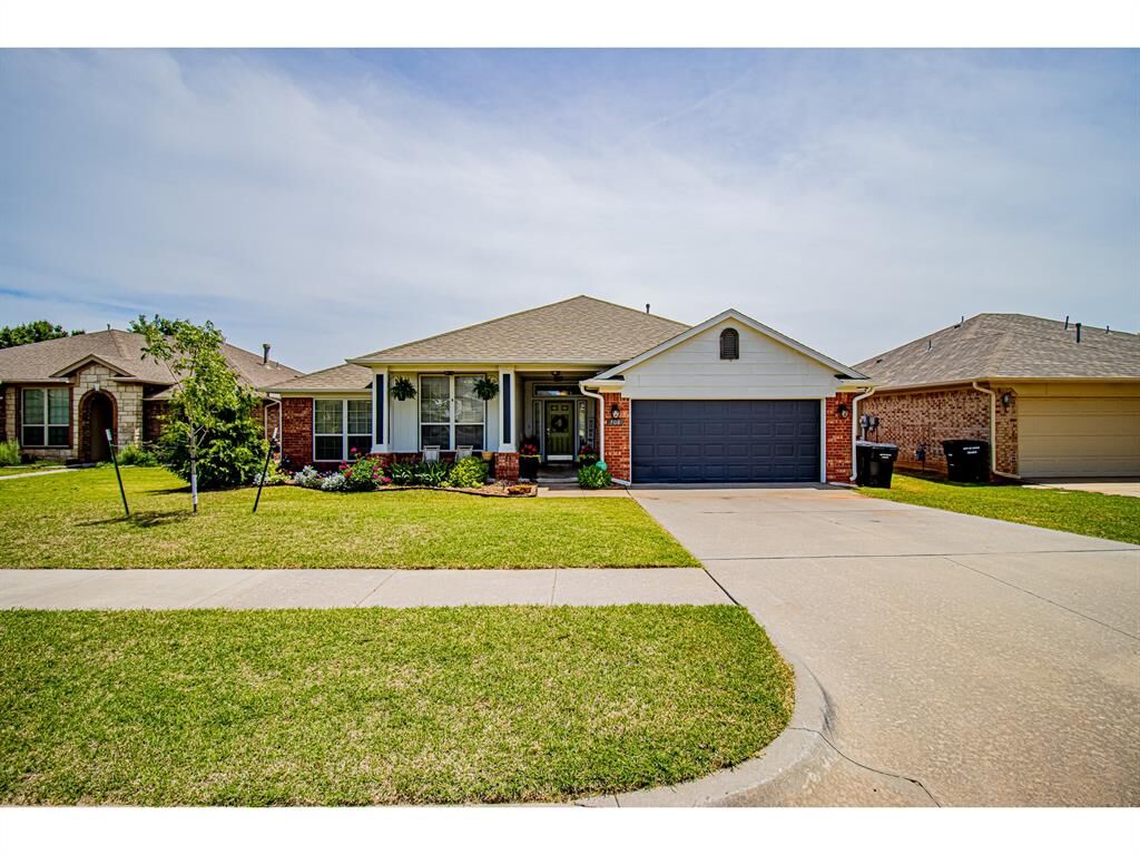 Property Photo: 708 Ashwood Lane OK 73160