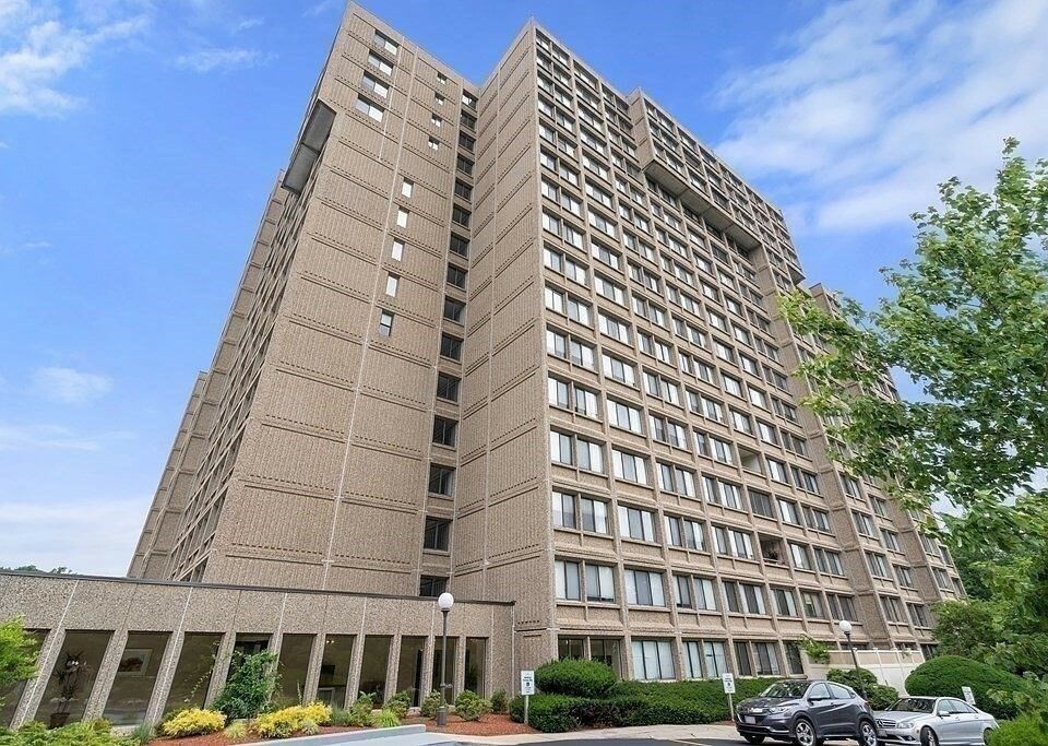 Property Photo: 250 Hammond Pond Parkway 806N MA 02467
