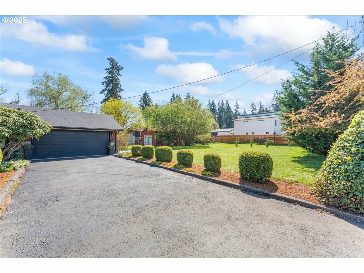 Property Photo: 9811 NE 152nd Ave WA 98682