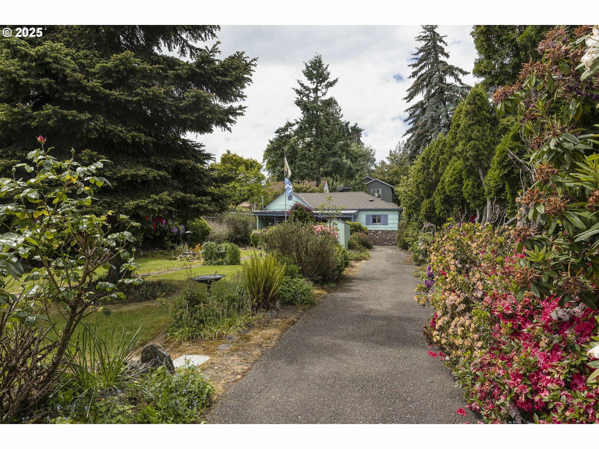 Property Photo: 2325 SE Cottage St OR 97301