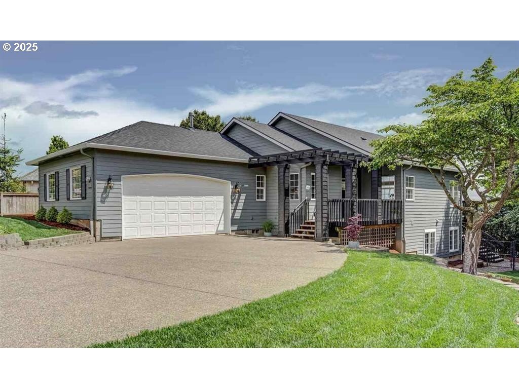 Property Photo:  696 Eisenhower Dr  OR 97304 