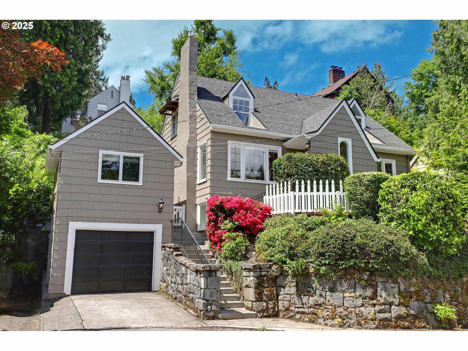 2665 SW Brae Mar Ct  Portland OR 97201 photo