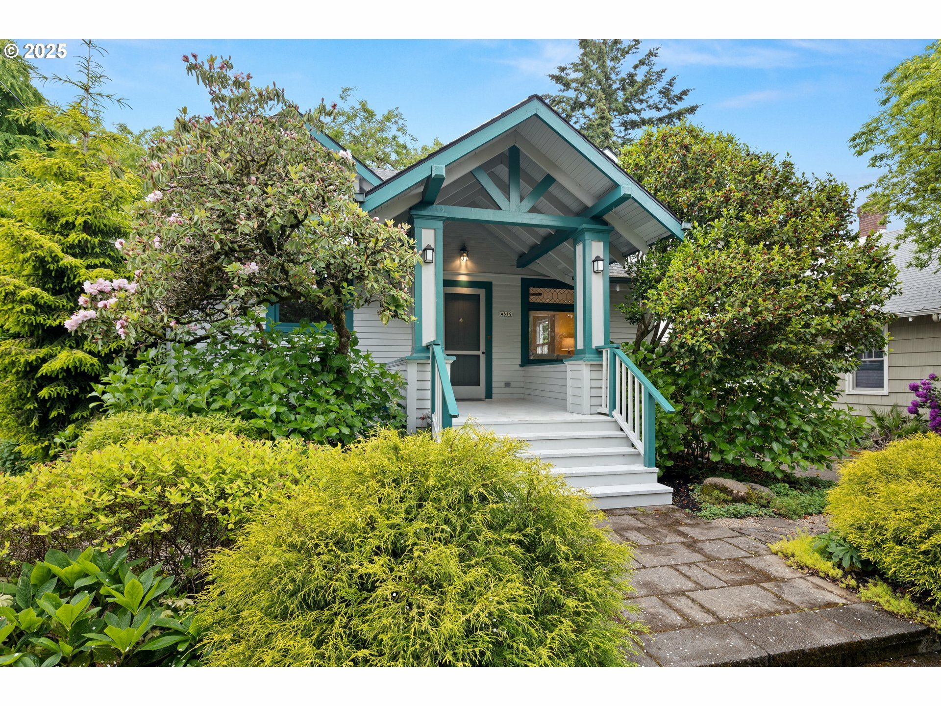 Property Photo: 4619 SE 44th Ave OR 97206