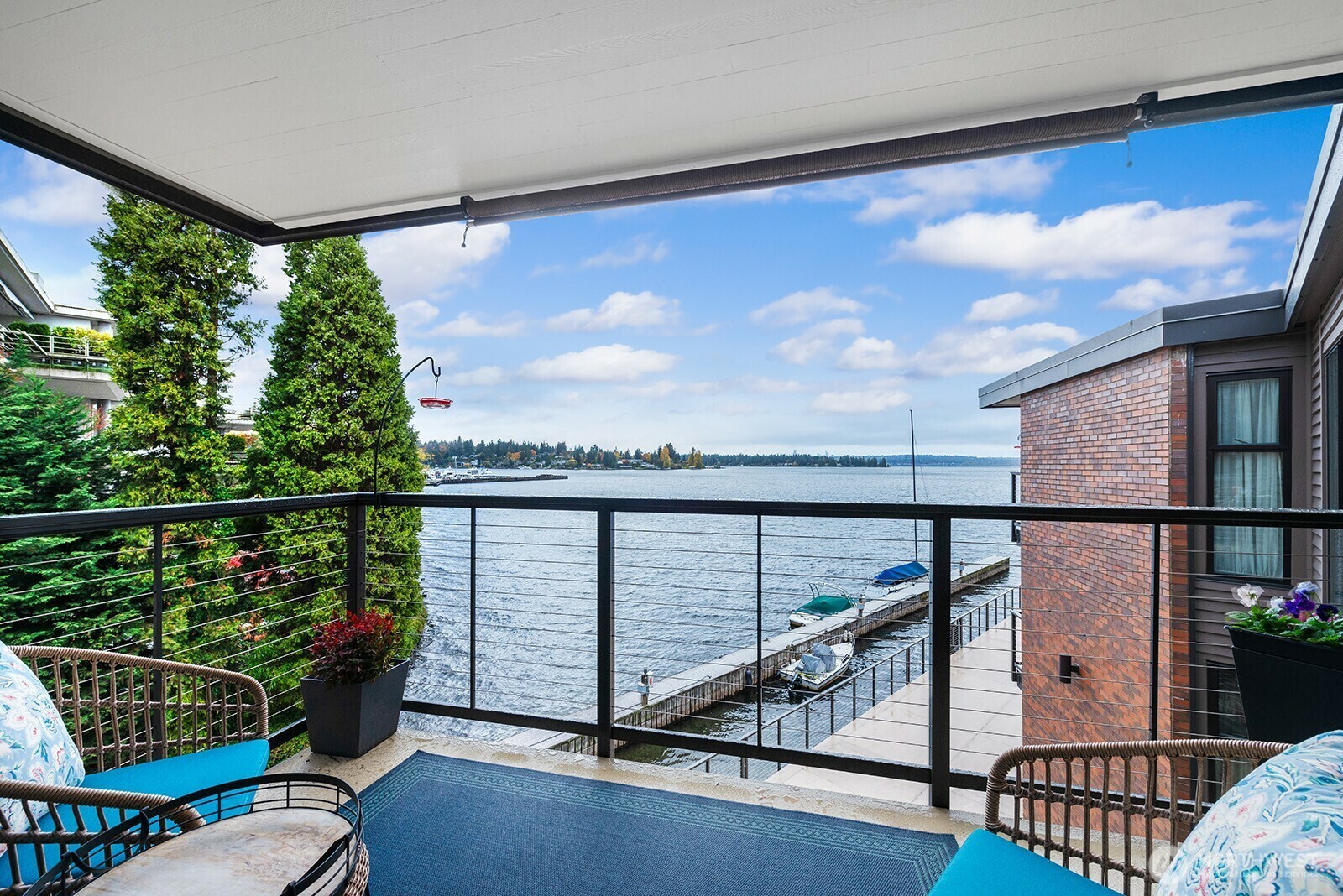 Property Photo: 5535 Lake Washington Boulevard NE 302 WA 98033