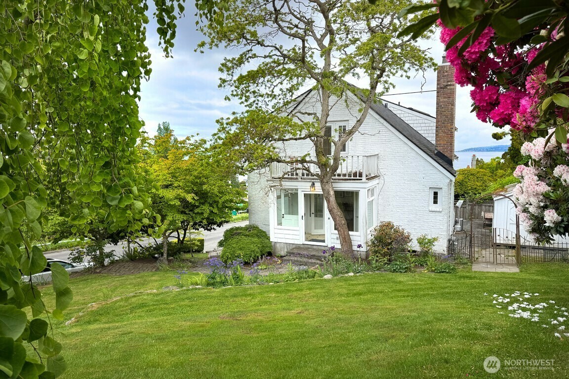 Property Photo: 9542 24th Avenue NW WA 98117