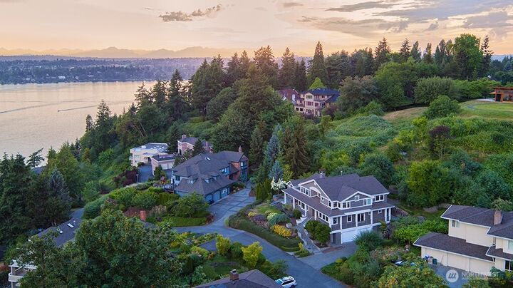 Property Photo:  7934  Lake View Lane  WA 98040 