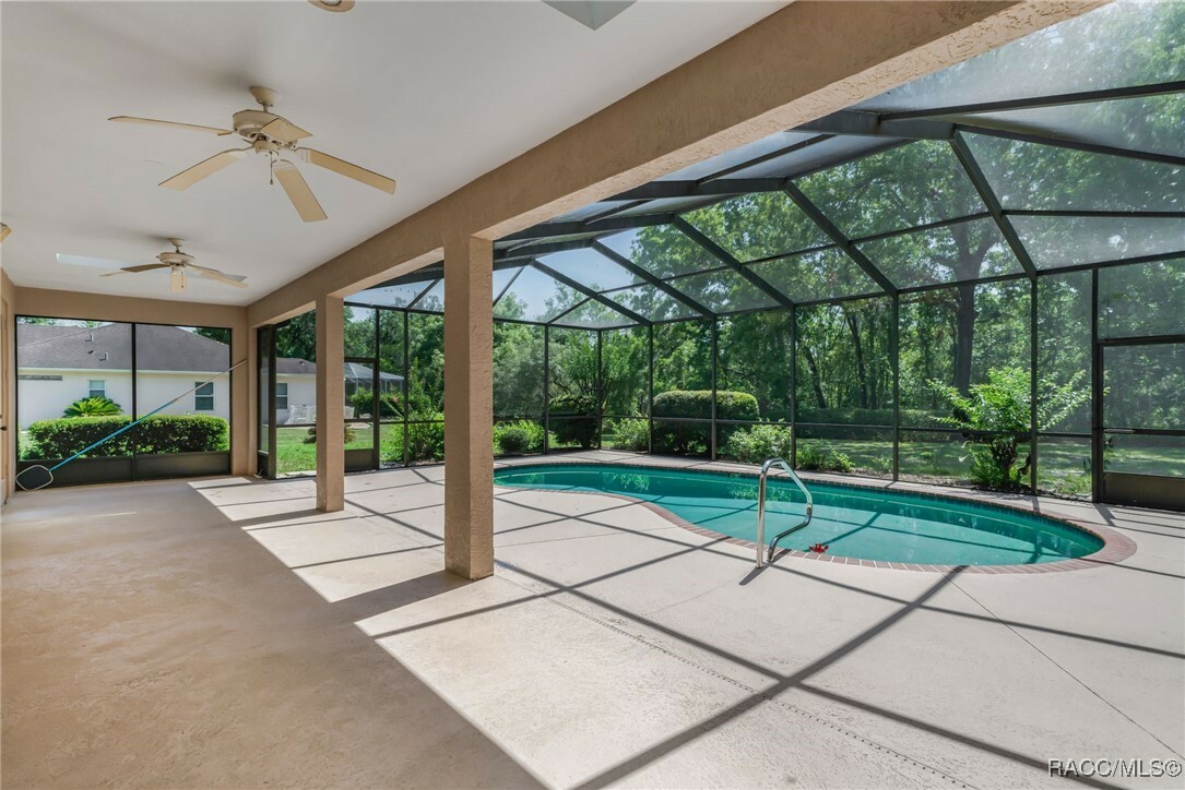 Property Photo: 702 N Man O War Drive FL 34453