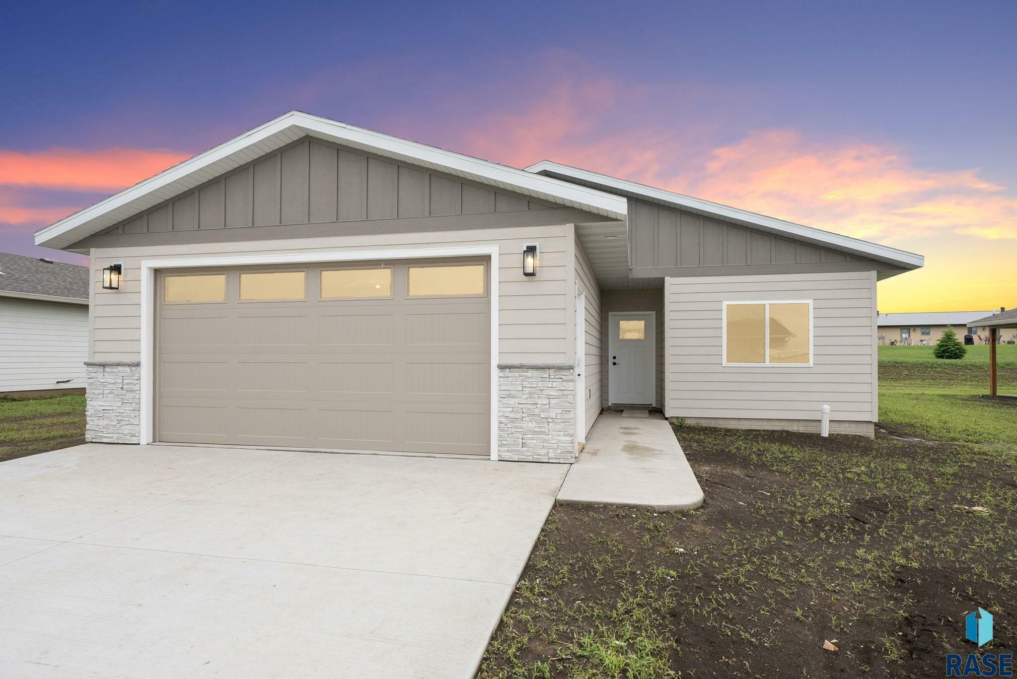 Property Photo:  1006 S 6th Ave  IA 51246 