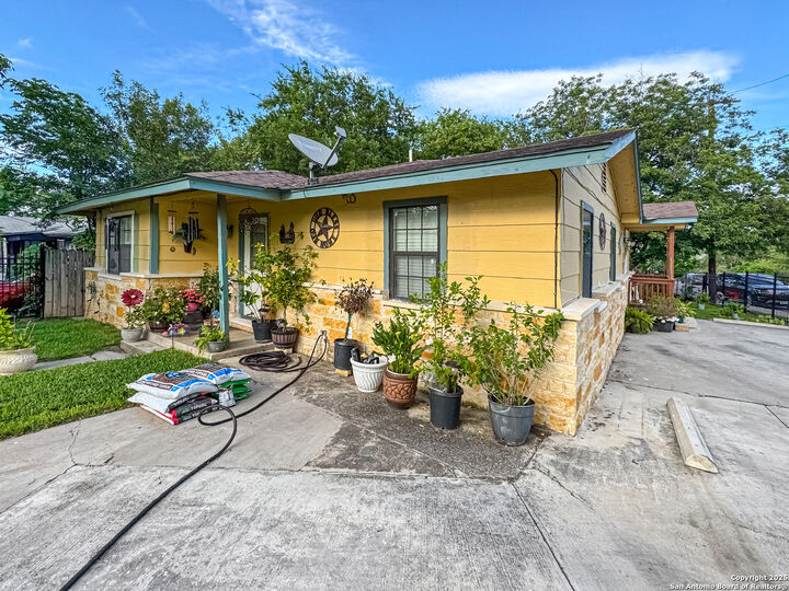 Property Photo: 602 Hortencia Ave TX 78237