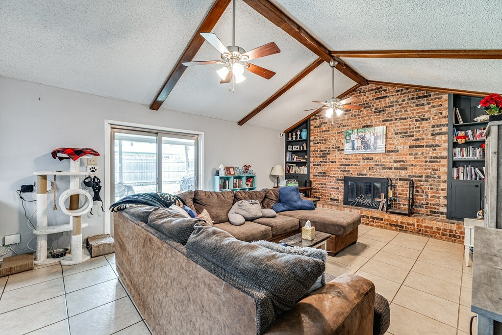 Property Photo: 3213 Sunset Dr TX 76904