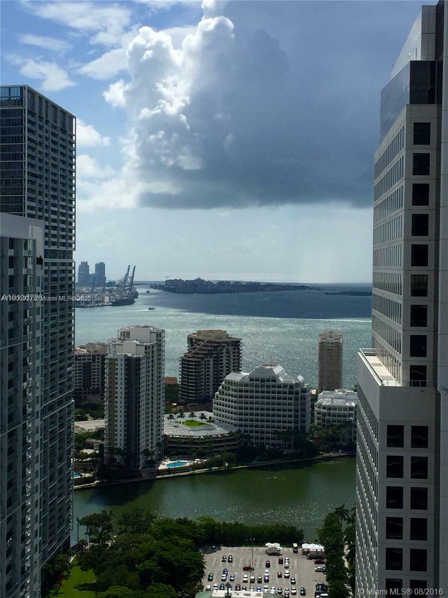Property Photo: 68 SE 6th St 3509 FL 33131