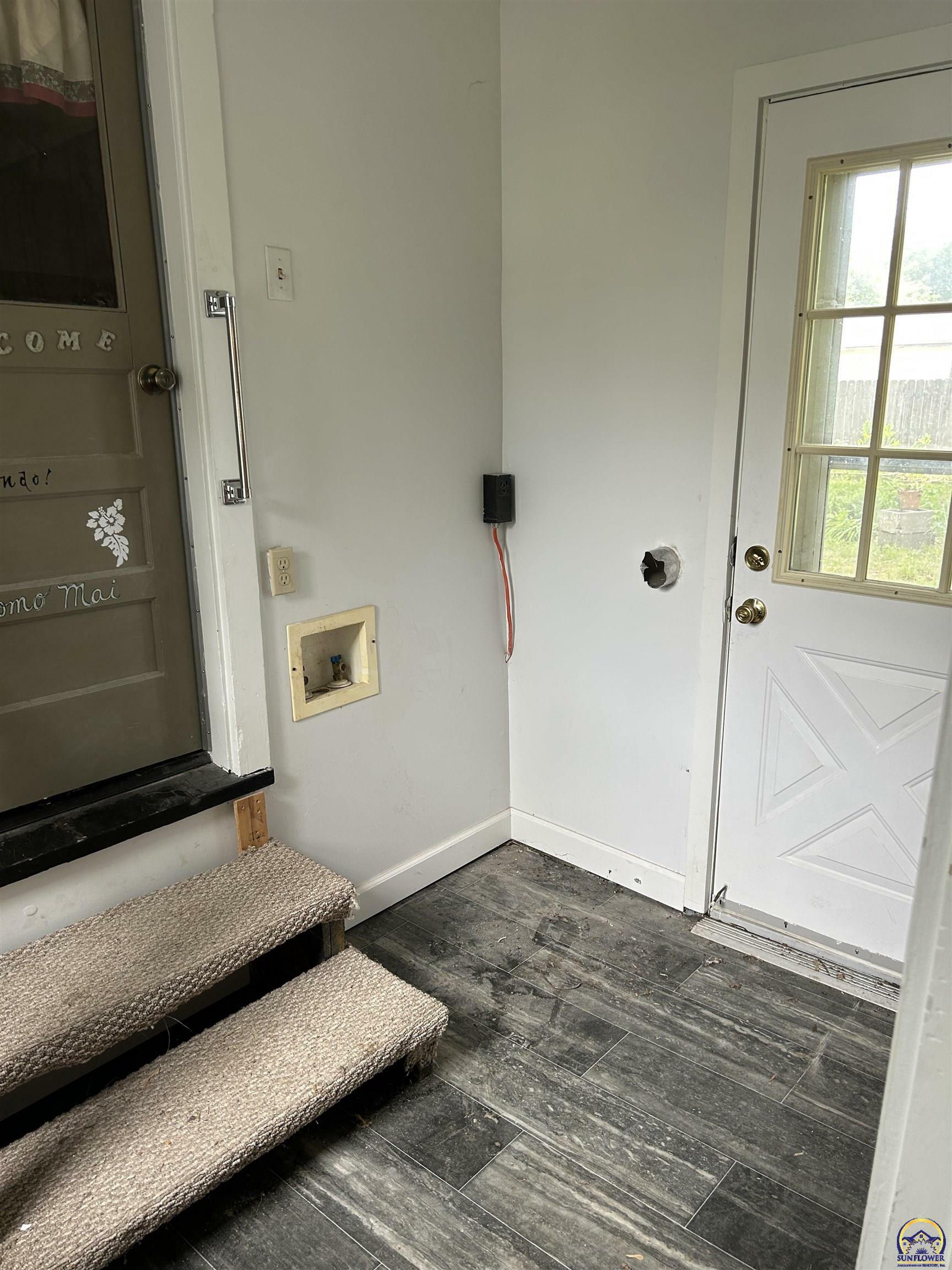 Property Photo: 803 Neosho St KS 66801