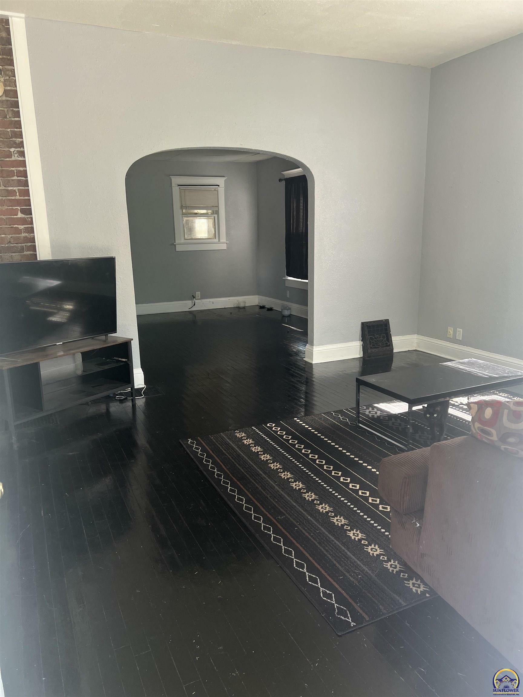 Property Photo: 746 W 7th Ave KS 66801