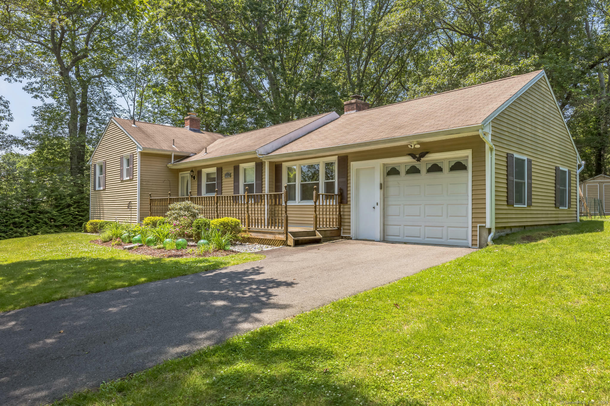15 Kings Highway  North Haven CT 06473 photo