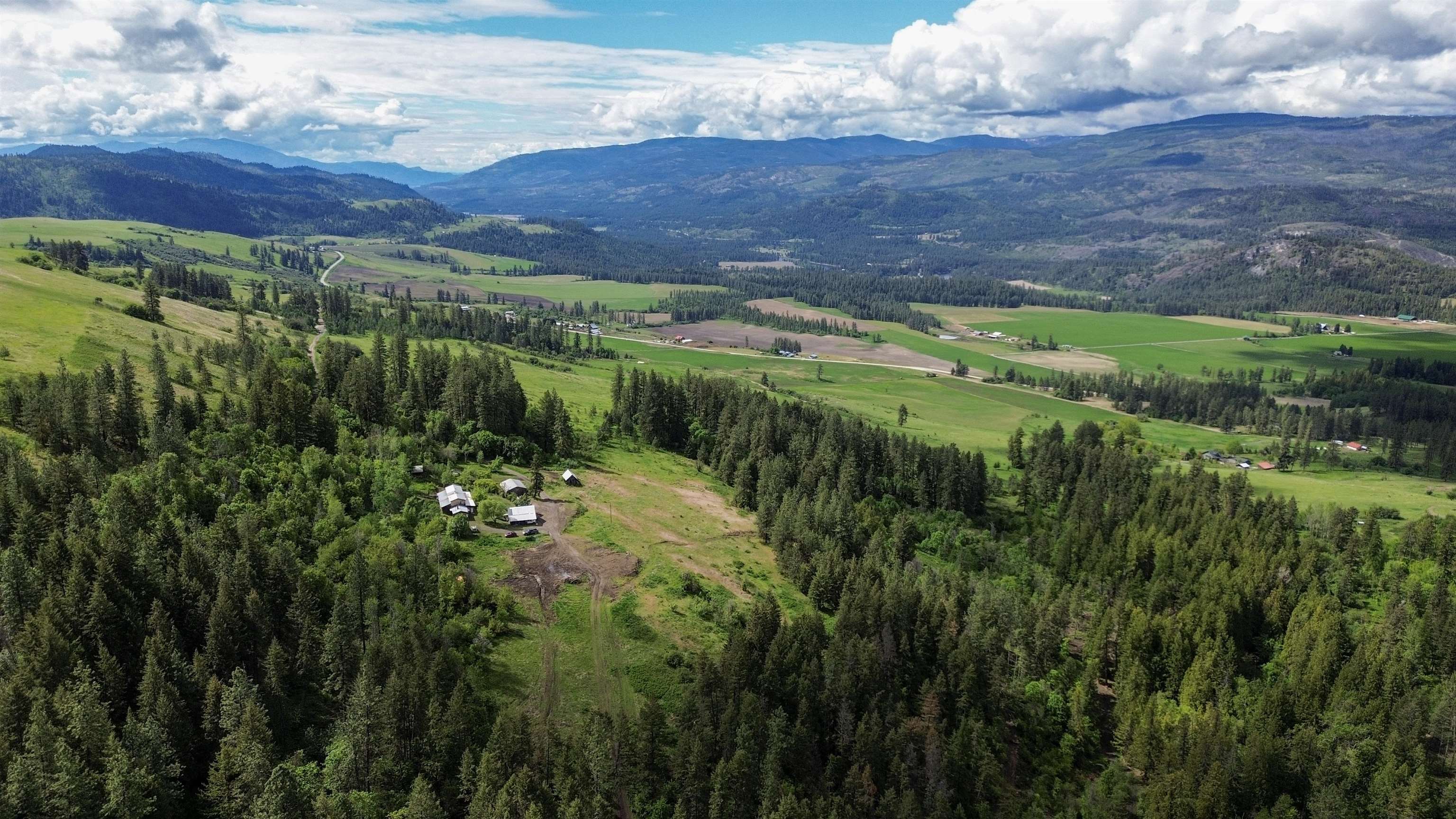 Property Photo: 3115 Beardslee Rd WA 99141