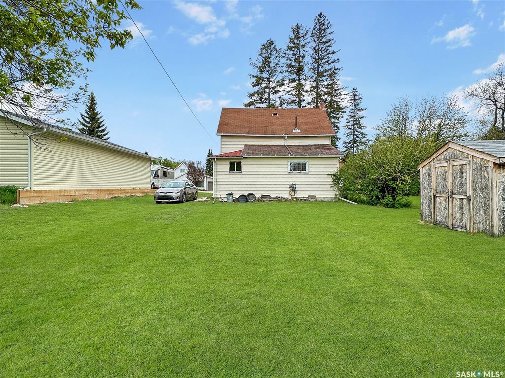Property Photo: 815 Buxton Street SK S0G 2K0