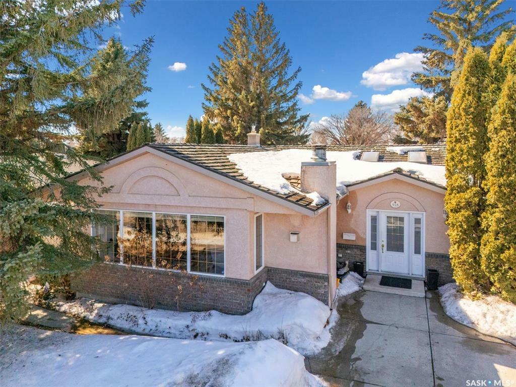 Property Photo:  918 East Centre  SK S7J 3A1 