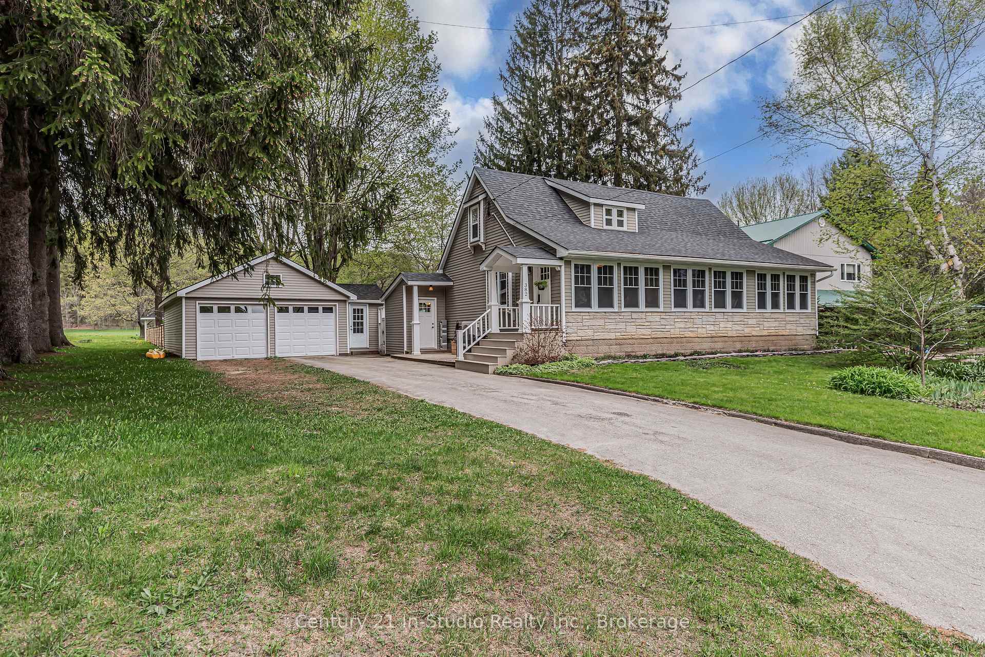 Property Photo:  382 2nd Avenue SE  ON N4K 5T1 