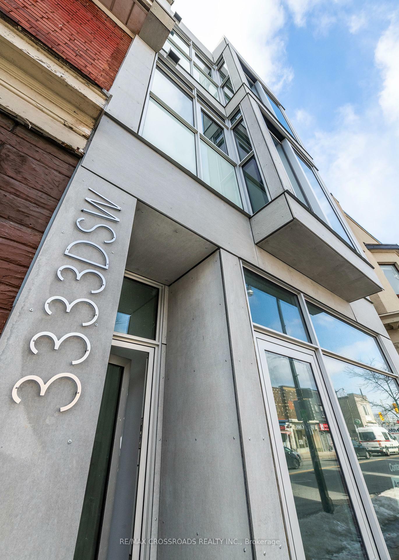 Photo de la propriété: 3333 Dundas Street W ON M6P 2A6