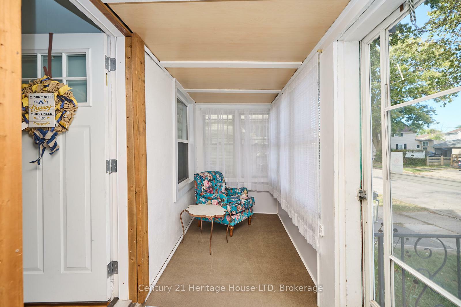 Photo de la propriété: 48 Semley Avenue ON L3C 1X4