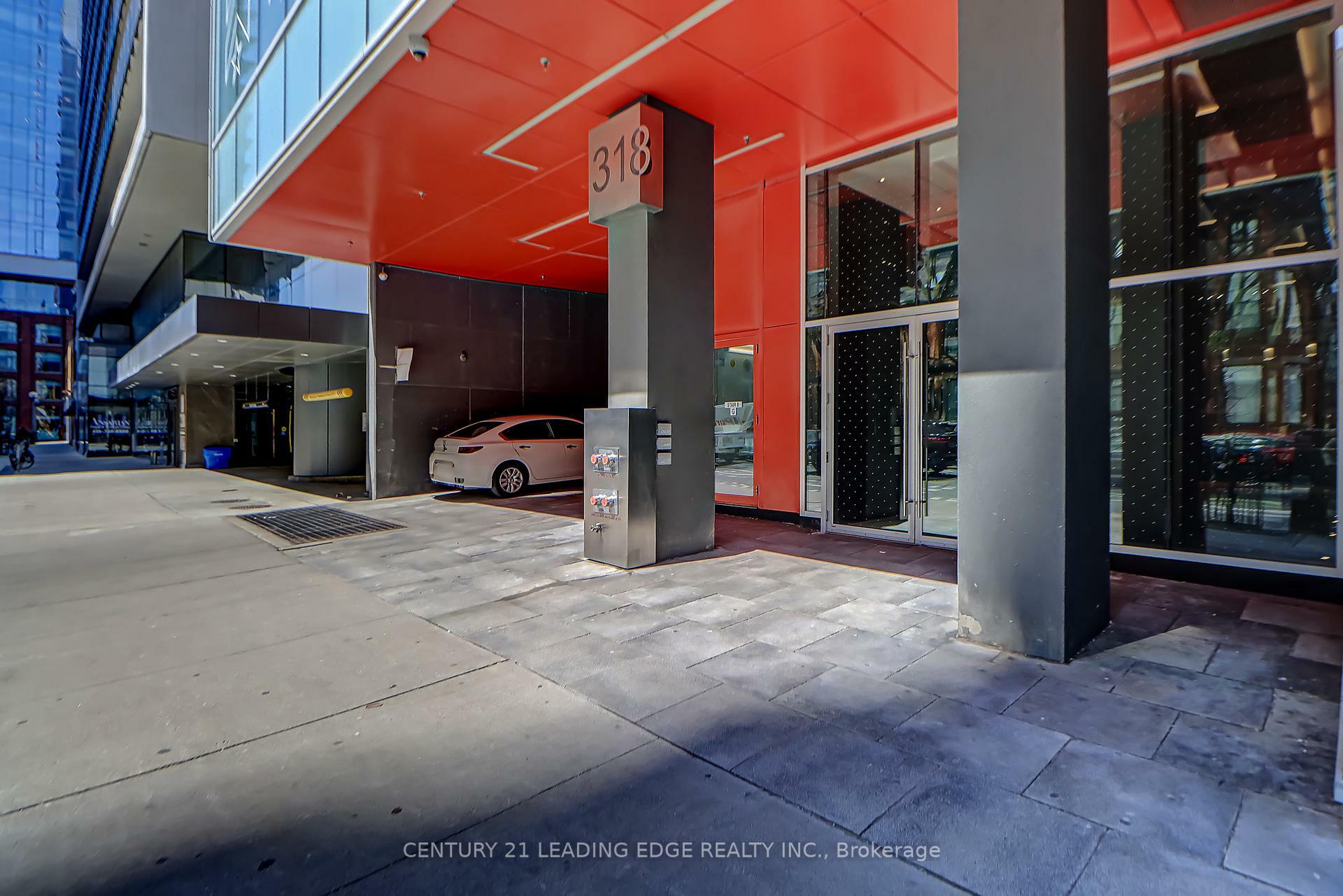 Property Photo: 318 Richmond Street 3904 ON M5V 0B4