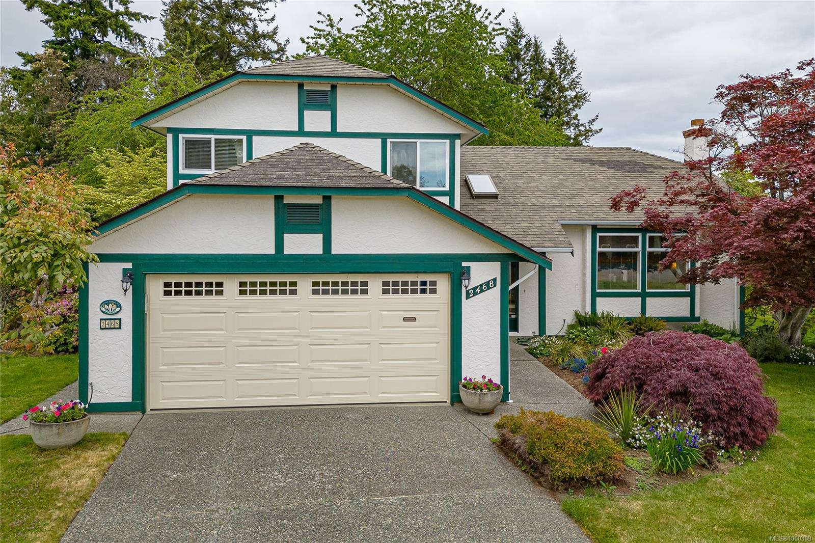 Property Photo: 2468 Costa Vista Pl BC V8Z 6Y5