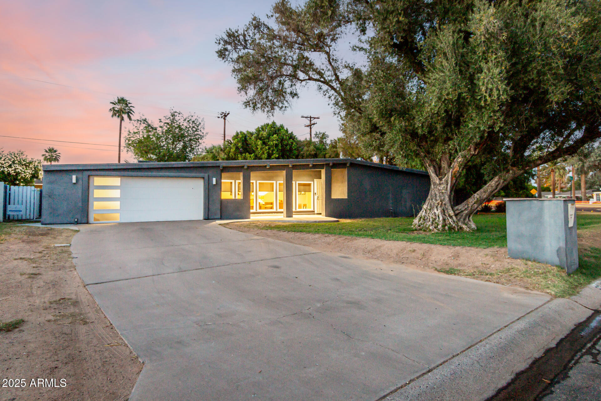 Property Photo: 6746 E Monterosa Street AZ 85251