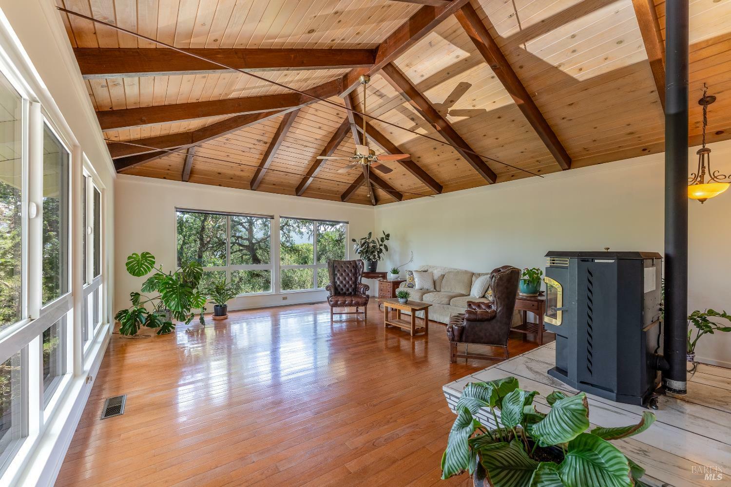 925 Knob Hill Road  Ukiah CA 95482 photo