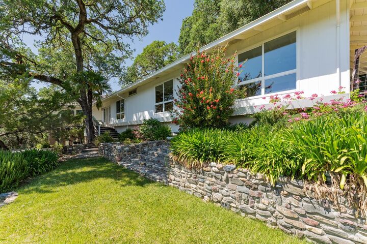 925 Knob Hill Road  Ukiah CA 95482 photo