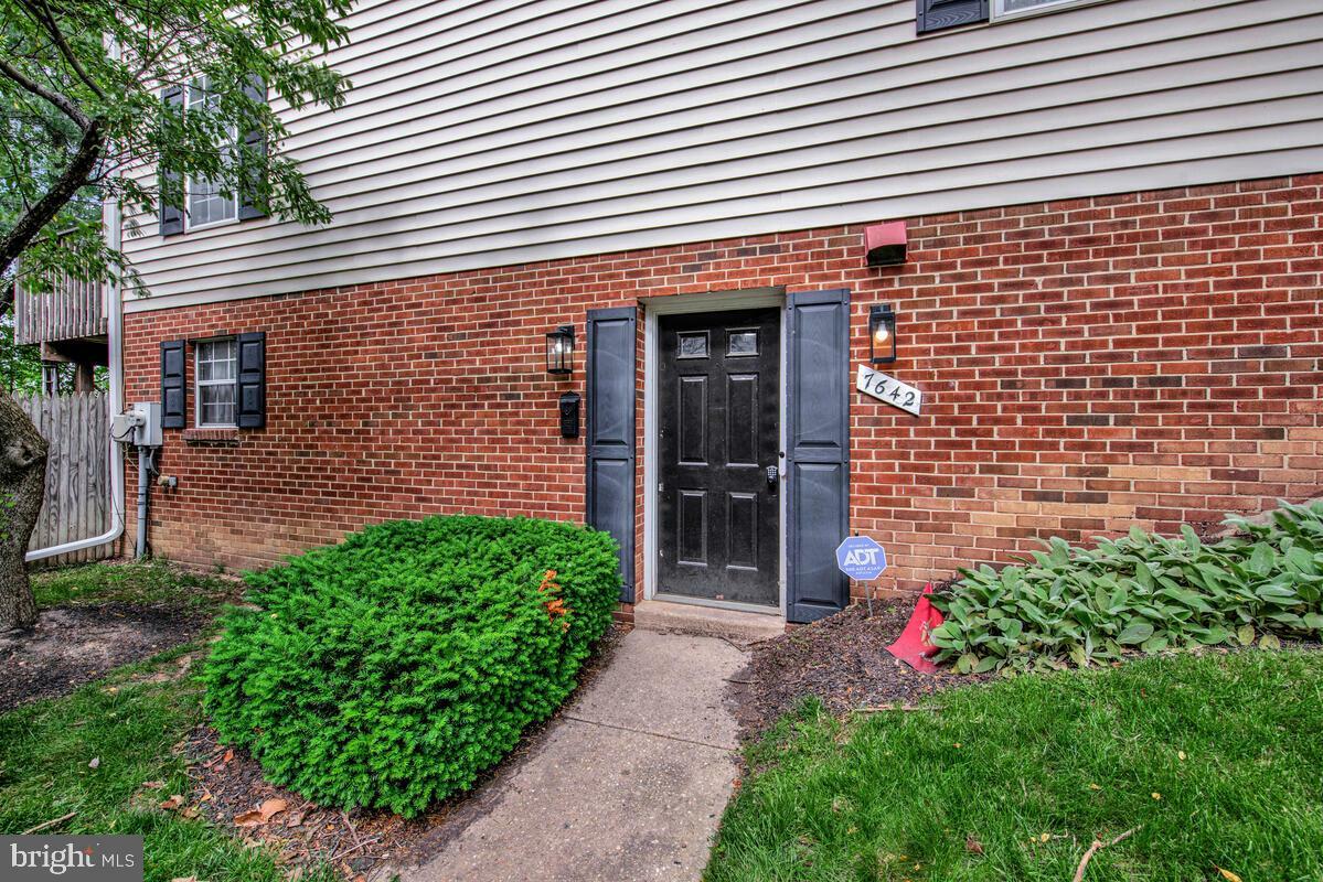 Property Photo: 7642 N Arbory Way 136 MD 20707
