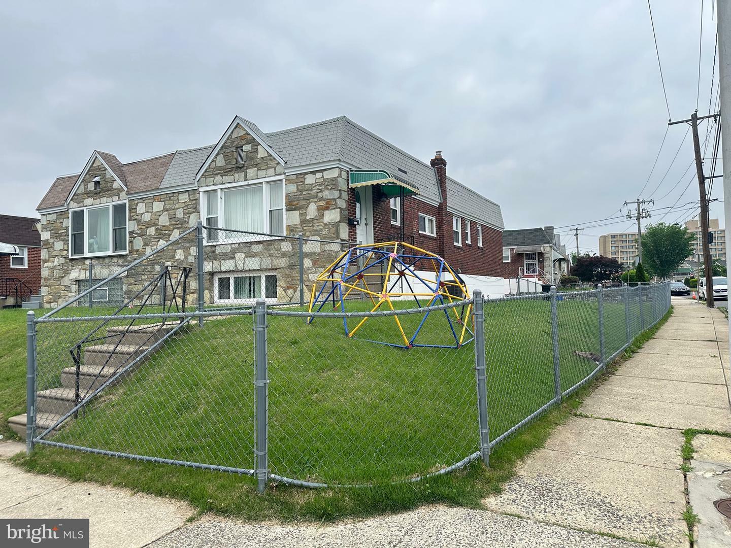 8854 Calvert Street  Philadelphia PA 19152 photo
