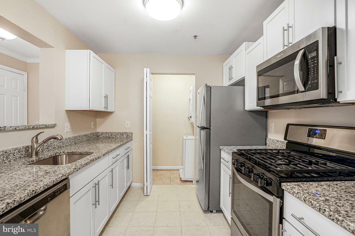 Property Photo: 14150 Cuddy Loop 202 VA 22193