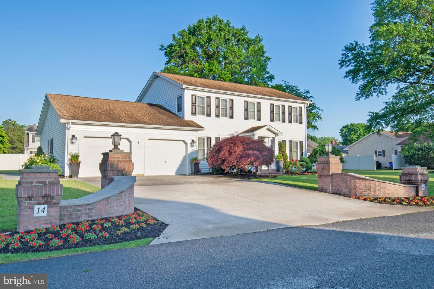 Property Photo:  14 N Horseshoe Drive  DE 19963 