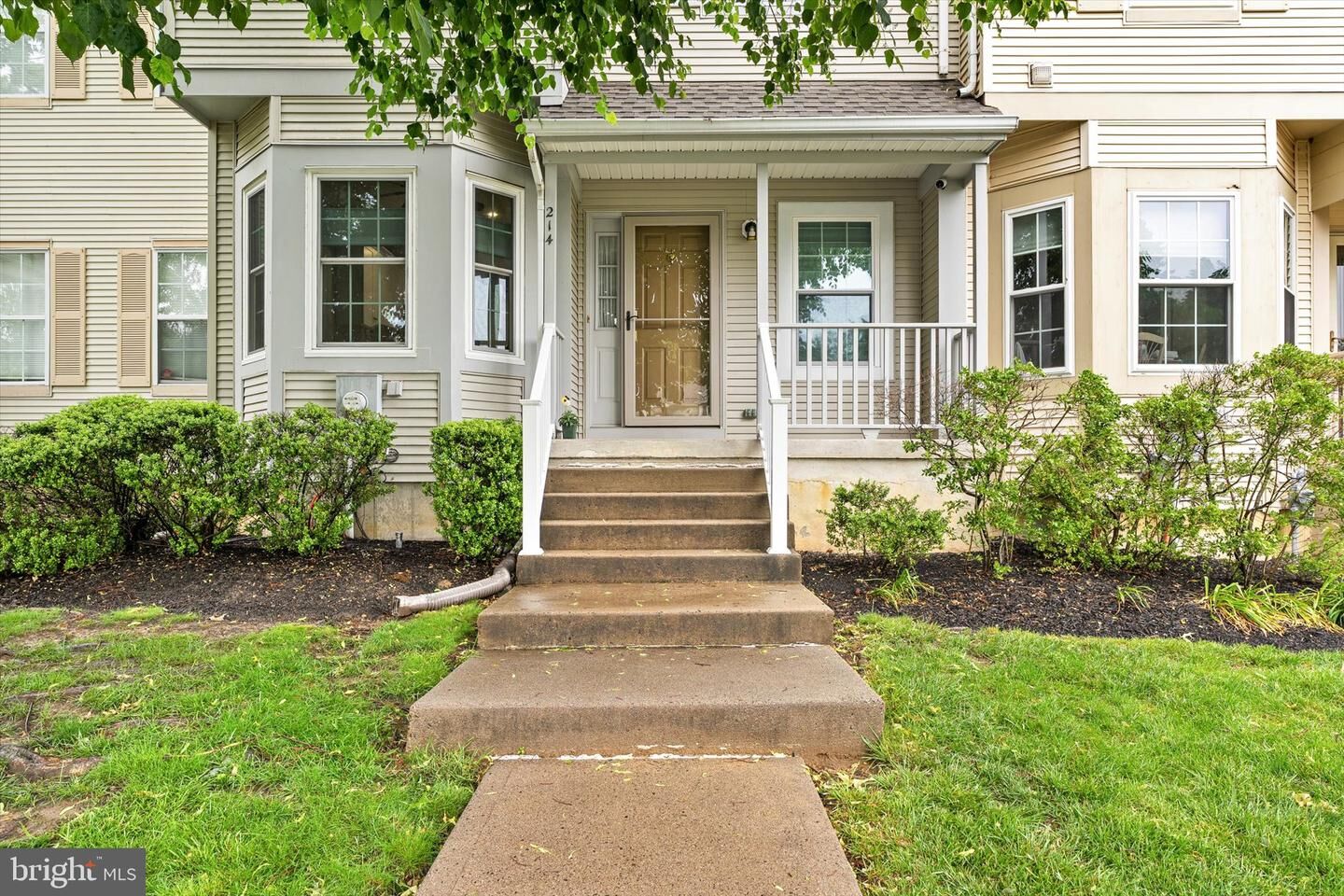 Property Photo:  214 Waverly Court  NJ 08691 