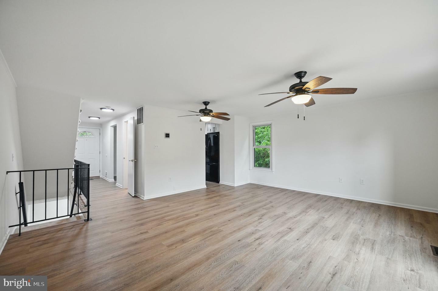 Property Photo: 5914 Grisby House Ct VA 20120