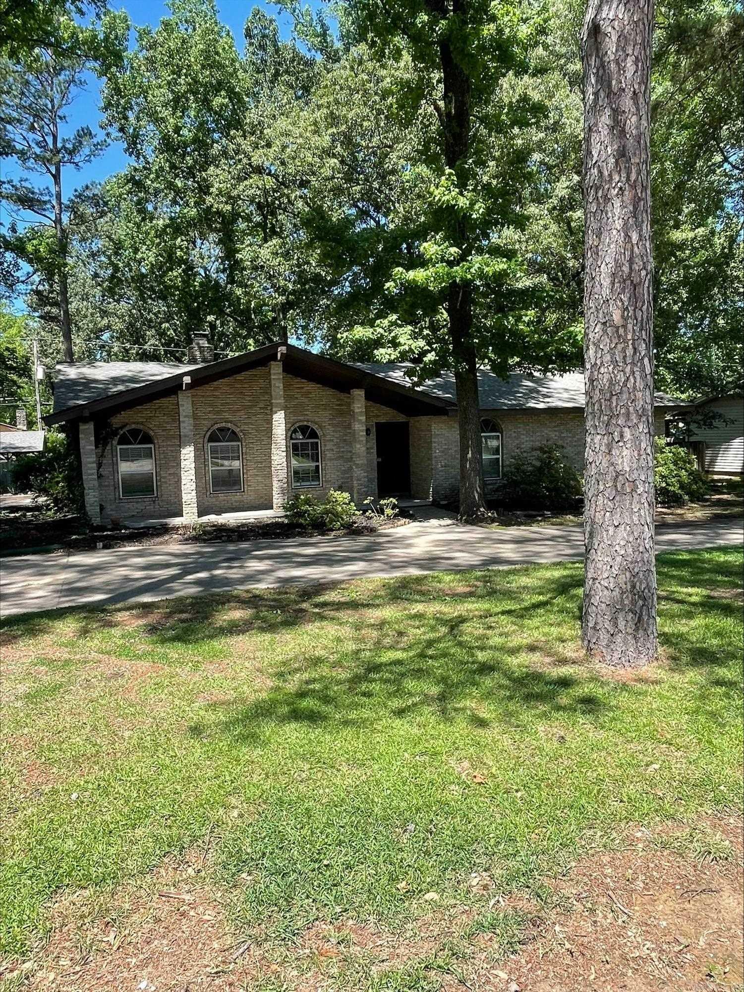 Property Photo: 1210 N Jeff Davis St AR 72076