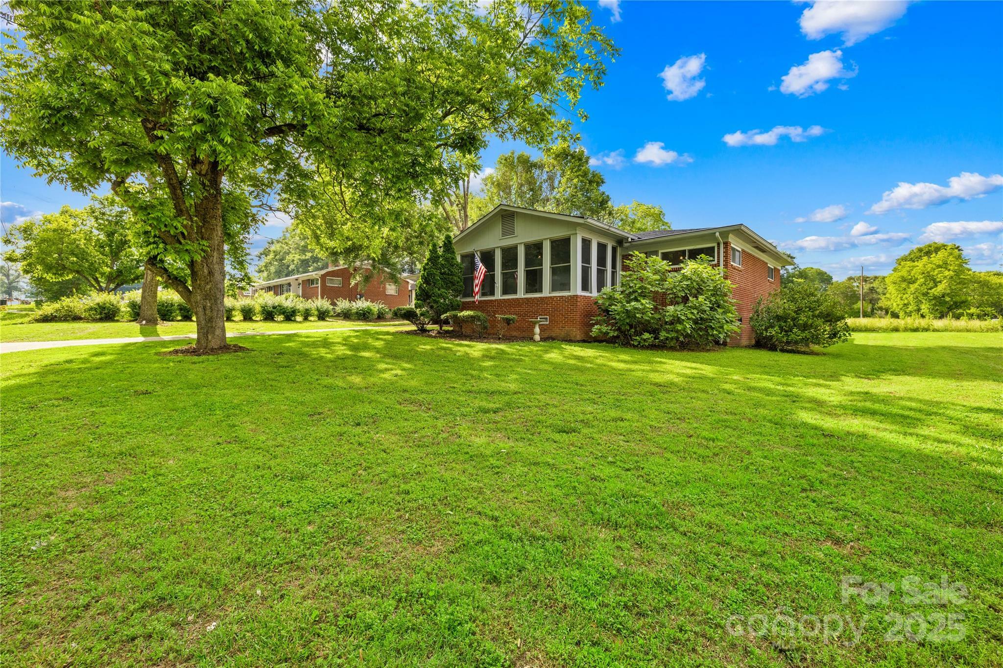 Property Photo: 119 Oak Avenue NC 28152