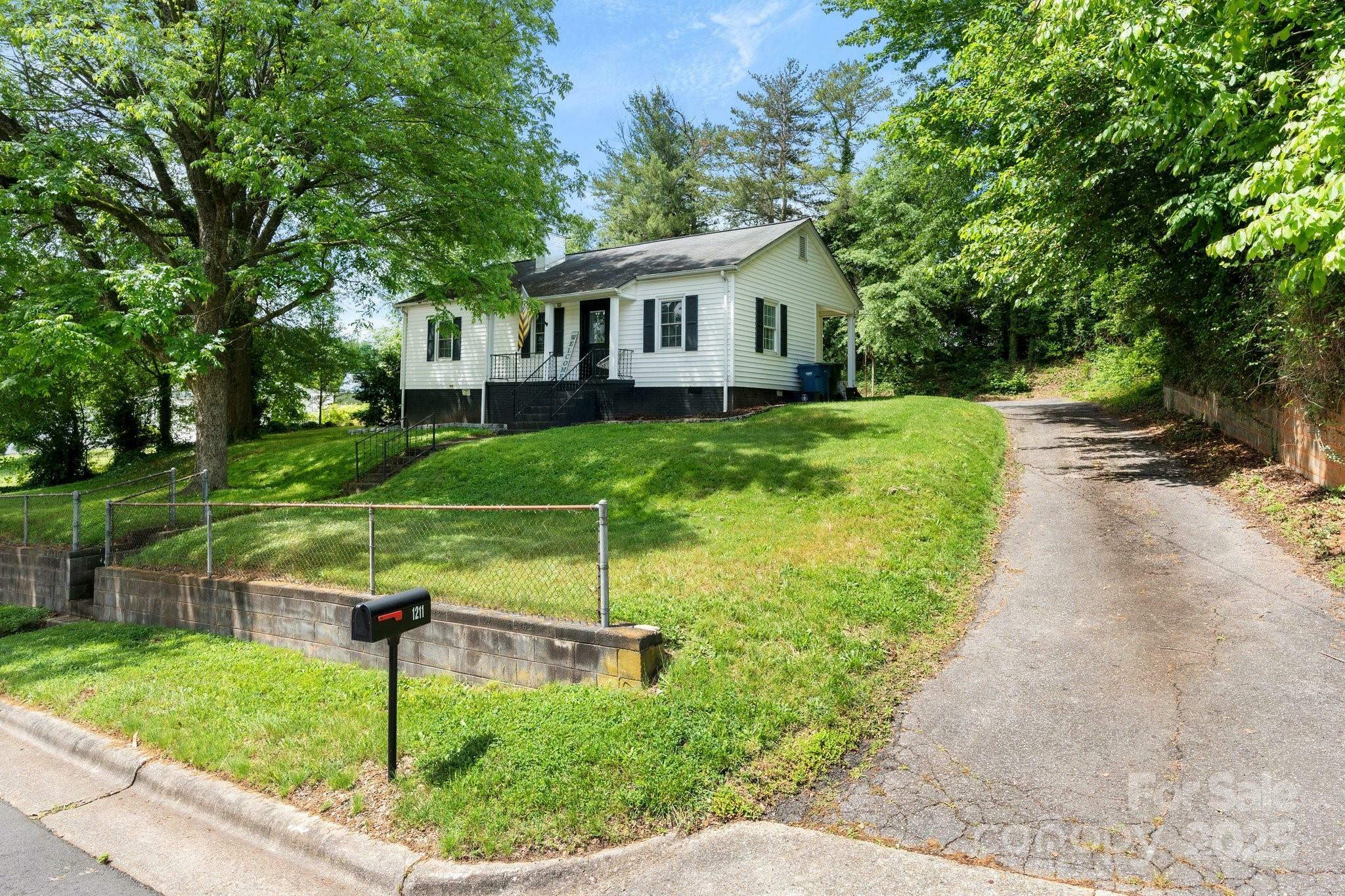 Property Photo: 1211 11th Street NW NC 28601