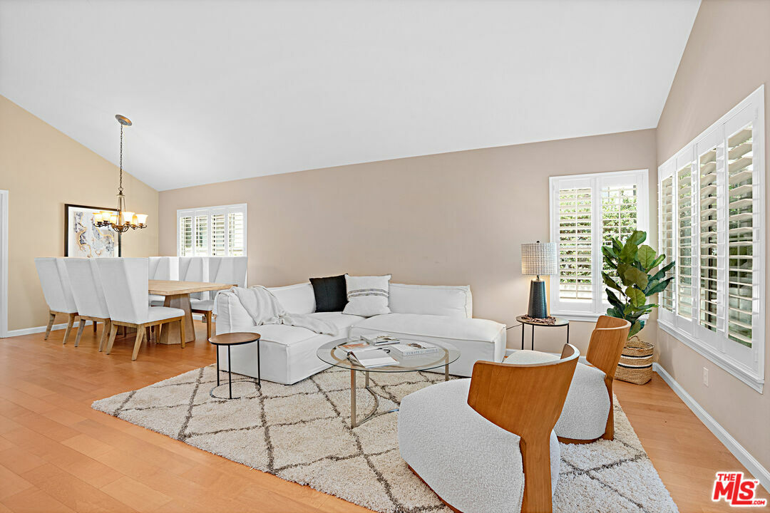 Property Photo: 1668 Fox Springs Cir CA 91320