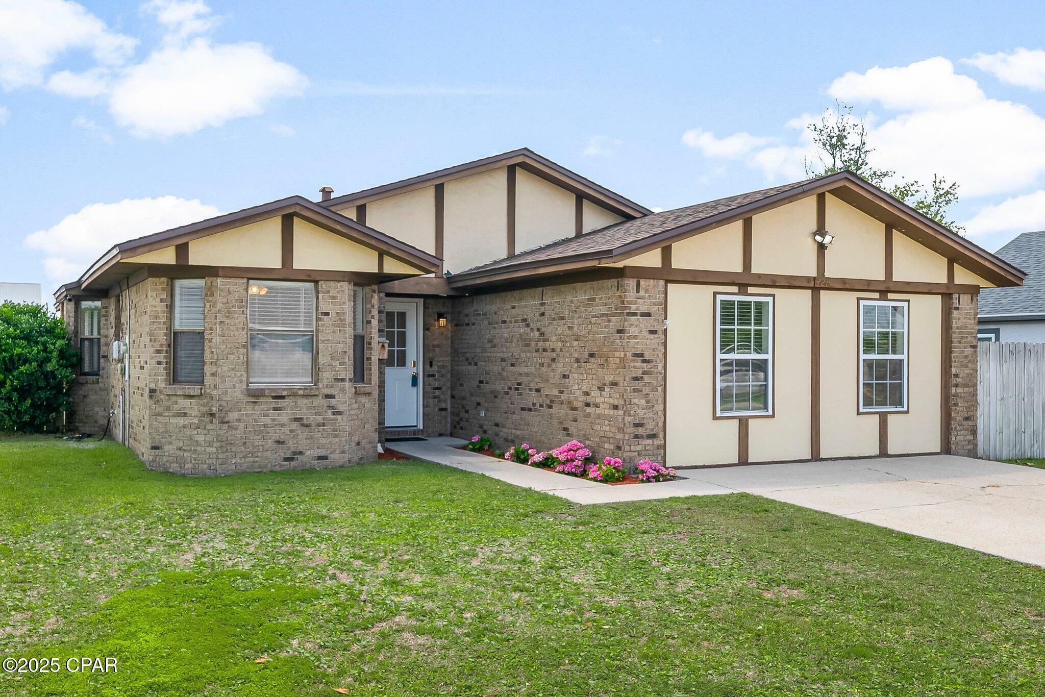 Property Photo: 721 J J Drive FL 32404