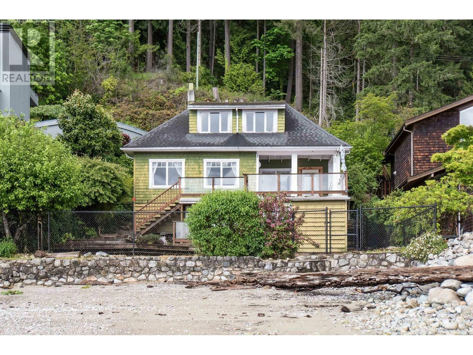 Photo de la propriété: 5293 Indian River Drive BC V7G 2T6
