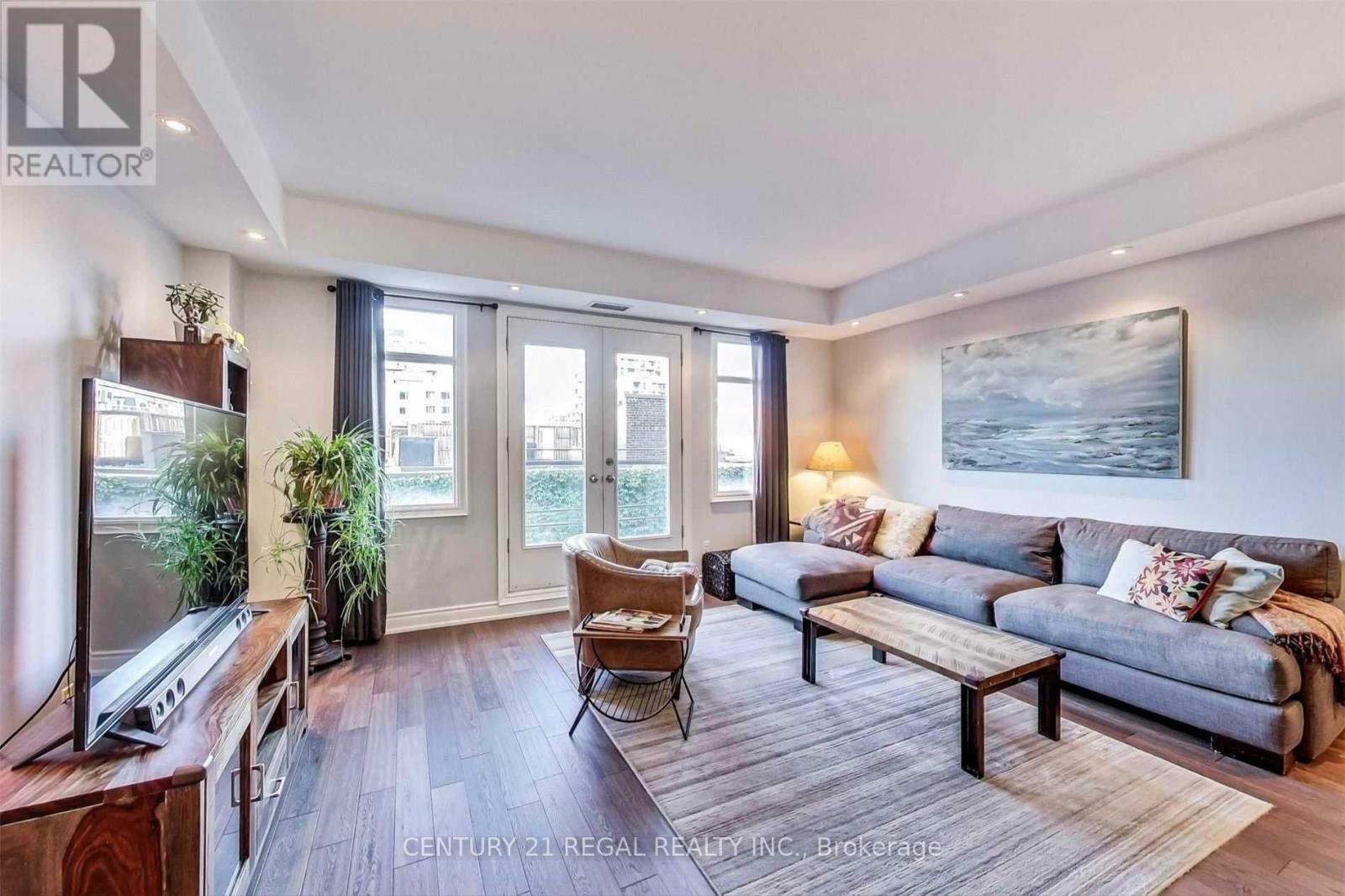 Property Photo: 500 Richmond Street West Ph24 ON M5V 3N4