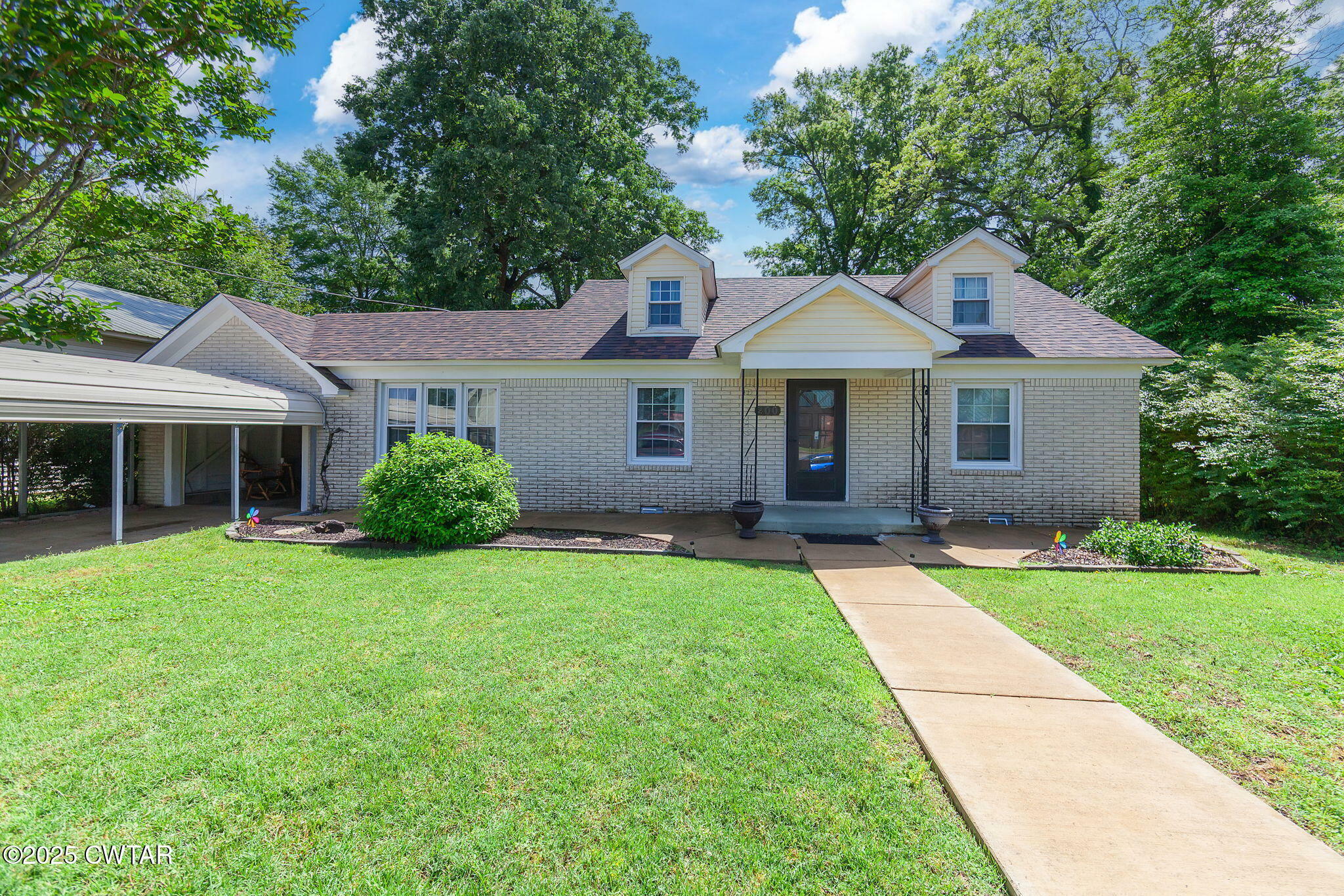 Property Photo: 200 N 18th Avenue TN 38343