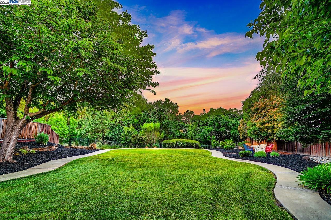 Property Photo: 1198 Vintner Way CA 94566