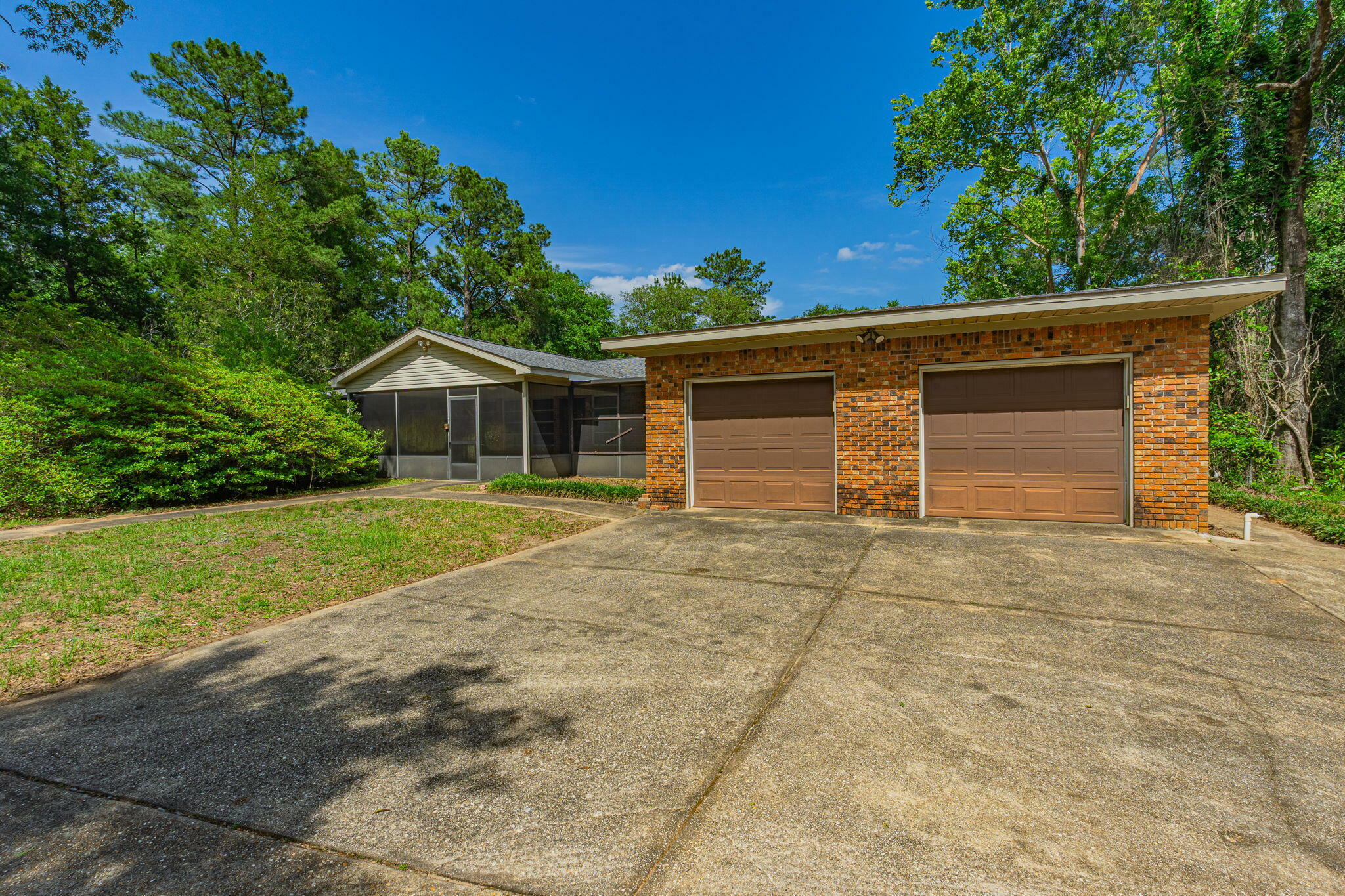 Property Photo: 6161 Hwy 393 FL 32539
