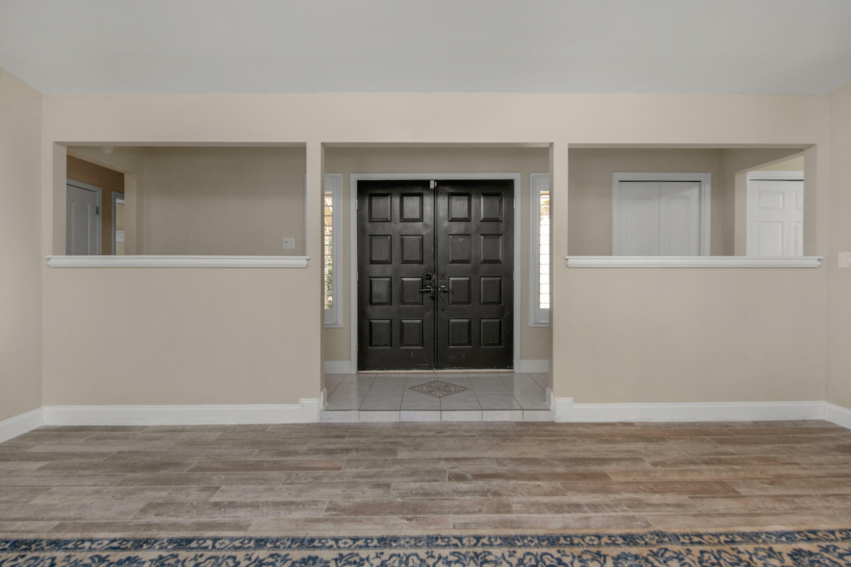 Property Photo: 318 Jamaica Way FL 32578