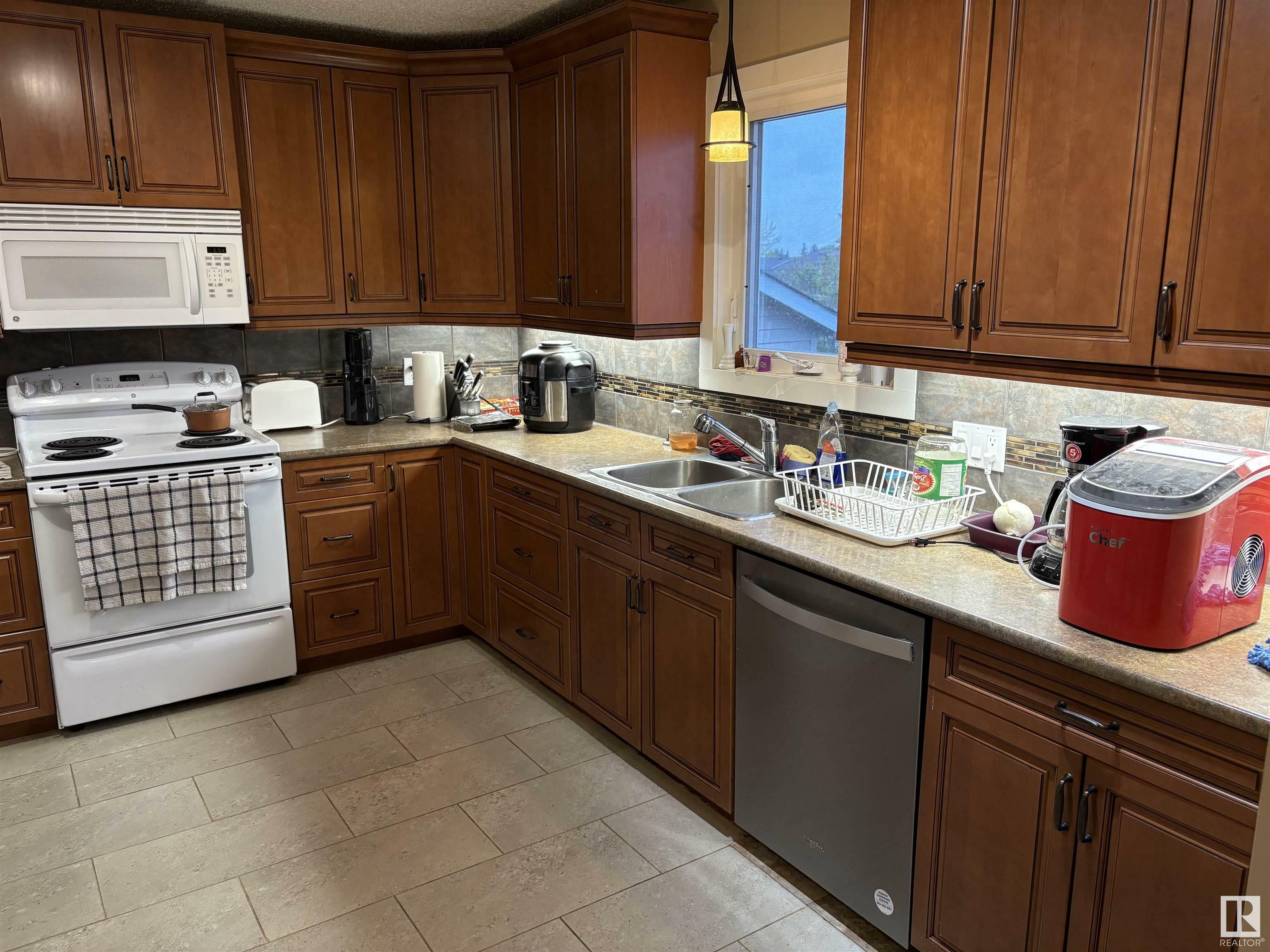 Property Photo: 4330 54 Ave AB T0B 4J0