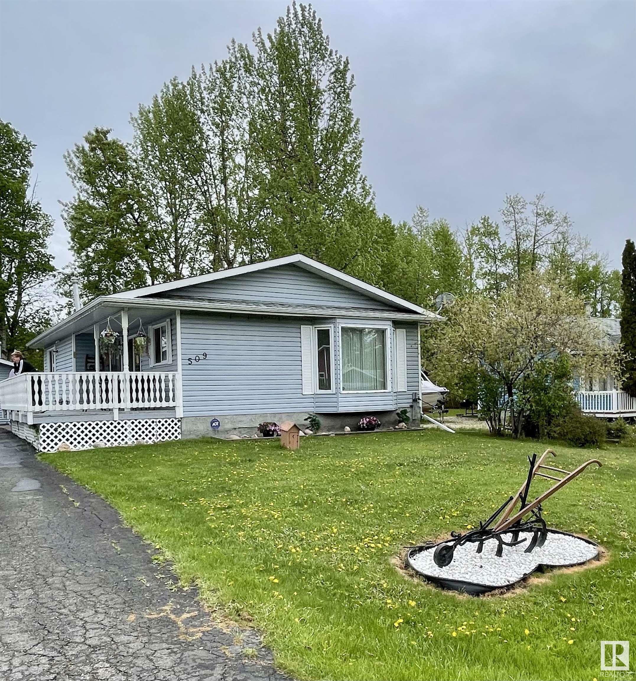 Property Photo: 509 5 Street AB T0E 0A0