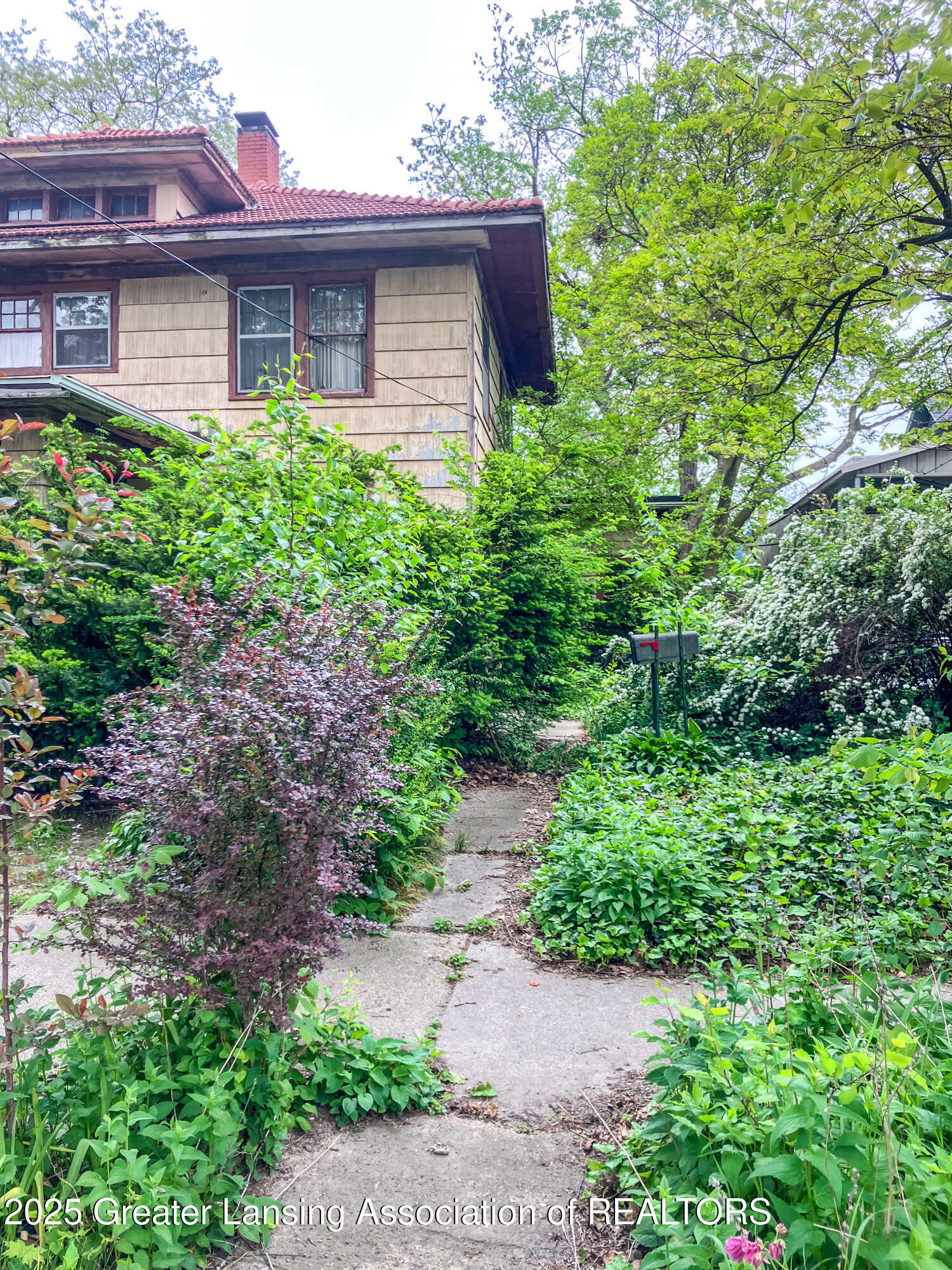 Property Photo: 908 N Capitol Avenue MI 48906